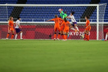 开云体育服务-马德兴：铿锵玫瑰时代一去不复返 谁制造耻辱历史？